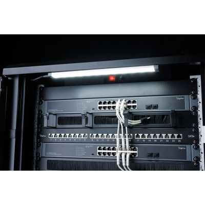 9. LED-Beleuchtungseinheit für Kleiderschränke mit automatischem Schalter und Magnetverschluss