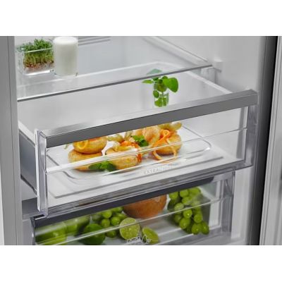 4. ELECTROLUX LNT7ME36G2 Kühl-/Gefrierkombination