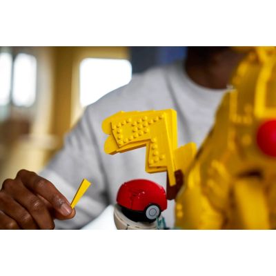 14. LEGO Pokémon 72152 – Pikachu und Pokéball