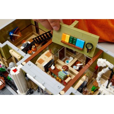 9. LEGO Icons 10326 Naturkundemuseum