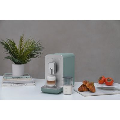 40. SMEG BCC13EGMEU Kaffeemaschine