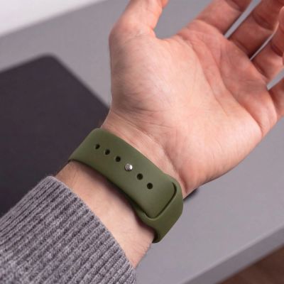 5. Tech-Protect Silikonarmband für Apple Watch 44 / 45 / 46 / 49 mm – Grün