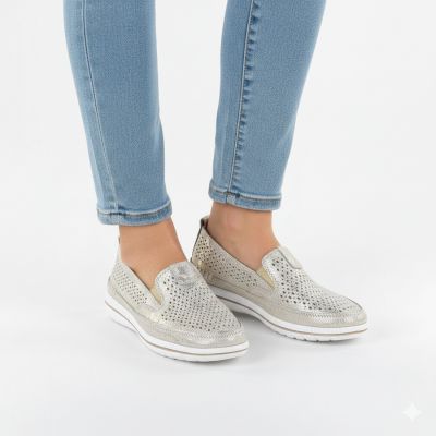 5. Damen-Lederschuhe mit durchbrochenem Muster in Gold, Jezzi 5364