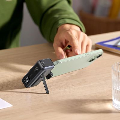 7. Ugreen PB503 5000 mAh Powerbank mit USB-C-Anschluss und integriertem USB-C-Anschluss – Grau