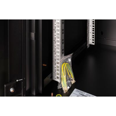 23. Digitus Unique 19" 9U Rackmount-Netzwerkschrank, 600x600 mm, Glastür, schwarz, ungeteilt, montiert, 100 kg