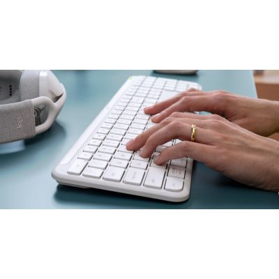 5. Logitech Signature Slim K950