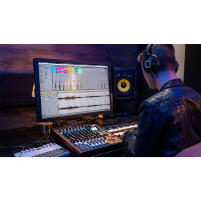 16. Tascam Modell 12 – 10-Kanal-Mischpult mit 12-Spur-Recorder