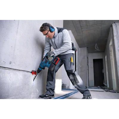 3. BOSCH. SDS+ HAMMER GBH 18V-34 CF 5,8J 2xPC8,0Ah + GRIFF 13mm KOFFER