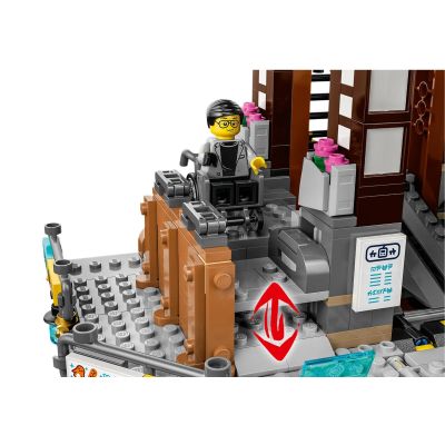 9. LEGO 71799 Ninjago – Ninjago-Stadtplatz