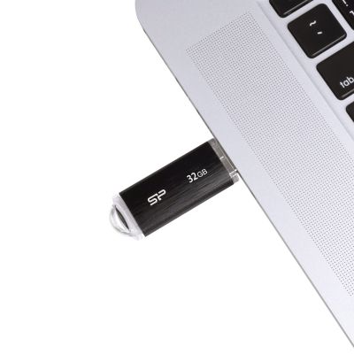 6. Pendrive Silicon Power Ultima U02 32GB USB 2.0 schwarz (SP032GBUF2U02V1K)