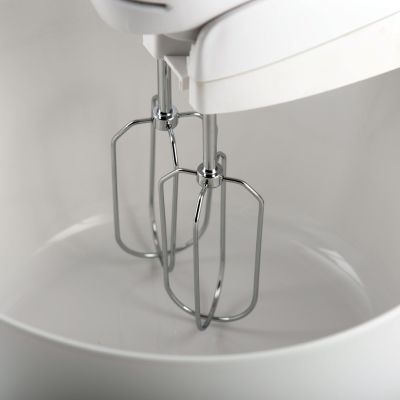 15. Adler AD 4206 Handmixer (300W; weiß)