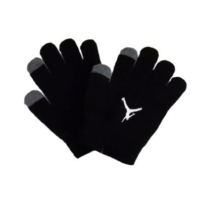 4. Air Jordan Essential Beanie Set Schwarz - 9A0836-023