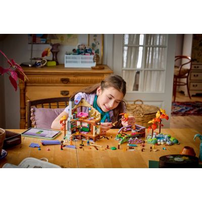 10. LEGO Friends 42705 – Herbstwaldhütte
