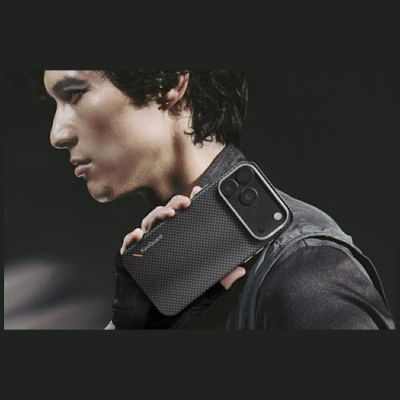 9. Uniq Keva EDGE Magclick Ladehülle für iPhone 18 Pro / 17 Pro – Rot