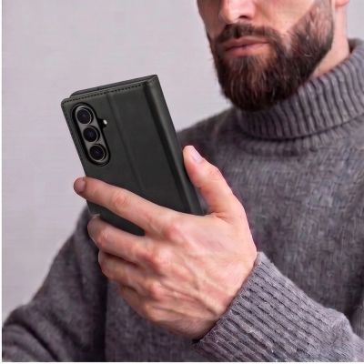 5. Tech-Protect Brieftaschenhülle für Samsung Galaxy Z Fold 8 Ultra – Schwarz
