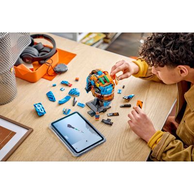 9. LEGO Editions 43017 – Helm des McLaren Mastercard F1 Teams von Oscar Piastri