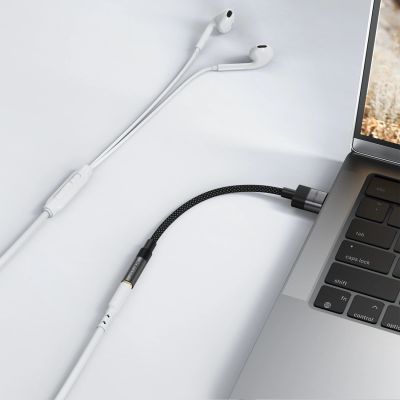 7. Acefast J13 USB-A auf 3,5-mm-Miniklinkenadapter – Schwarz