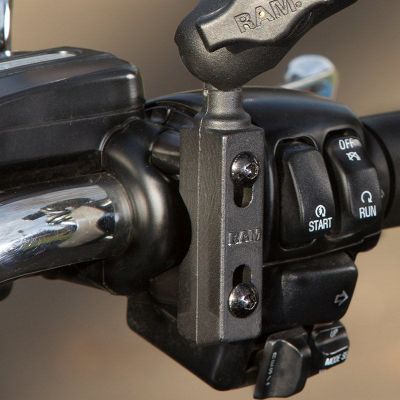3. RAM® Kugelbasis für den Brems-/Kupplungsflüssigkeitsbehälter eines Motorrads