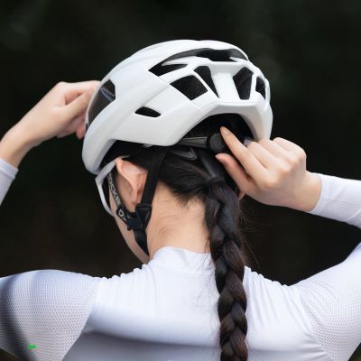 2. Rockbros LK-15 Carbonfaser-Fahrradhelm 58-62 cm - Hellgrau