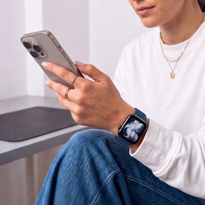 4. Tech-Protect Silikonarmband für Apple Watch 44 / 45 / 46 / 49 mm – Marineblau