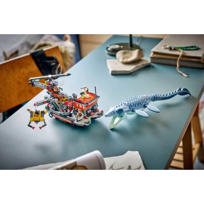 11. LEGO Jurassic World 77983 – Mosasaurus-Bootsangriff