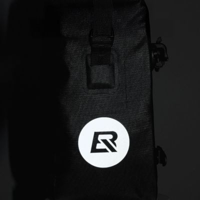 2. Rockbros AS-003-1BK wasserdichte Fahrradtasche mit Schultergurt, Vorder-/Hinterradbefestigung, 10-14 l – schwarz