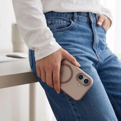 7. Tech-Protect MagZero MagSafe Hülle für iPhone 17 – beige-braun matt