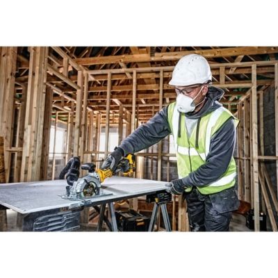 8. DeWALT DCS691N-XJ Handkreissäge, 11,5 cm, Schwarz/Gelb, 4500 U/min, 800 W