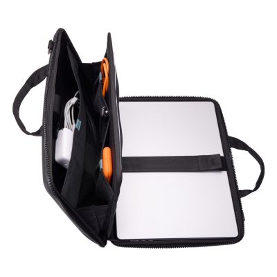 5. Thule Glove, passend für 16-Zoll-MacBooks, Schwarz