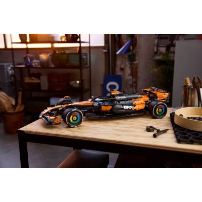 7. LEGO 42228 Technic - McLaren MCL39 F1 Rennwagen