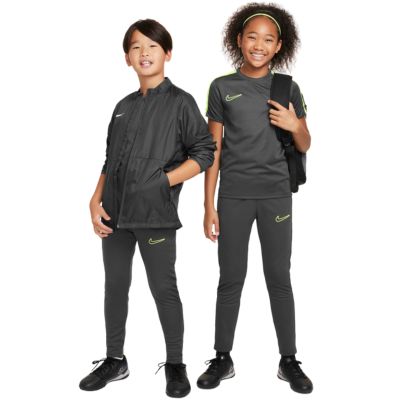 6. Nike Dri-Fit Kinderhose Grau DX5490 061