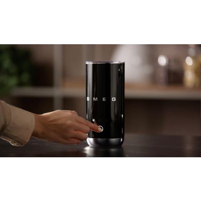 56. Smeg MFF02BLEU Milchaufschäumer/Wärmer, automatischer Milchaufschäumer/Wärmer, Schwarz