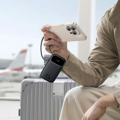 6. Baseus EnerFill FC31 10000 mAh 22,5 W Powerbank mit Digitalanzeige und 2 integrierten Kabeln (USB-C + Lightning) - Schwarz