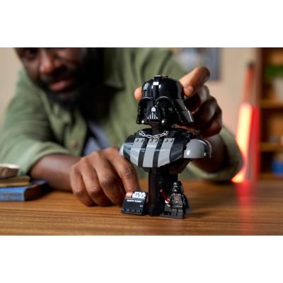 12. LEGO Star Wars 75439 - Darth Vader Büste
