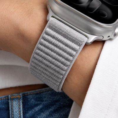 7. Tech-Protect NylonLoop Armband für Apple Watch 44 / 45 / 46 / 49 mm – Grau