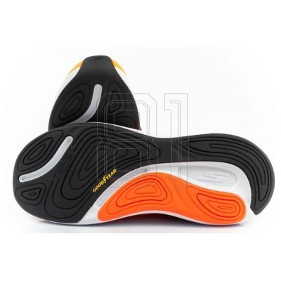 9. Skechers Max Cushioning M 220932/ORBK Laufschuhe