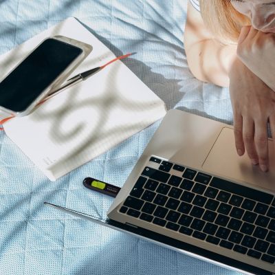 2. ADATA-Stick 32 GB UC300 ACHO-UC300-32G-RBK/GN