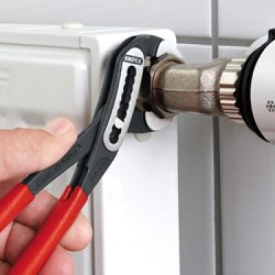 5. Knipex 88 01 300 Rohrzange