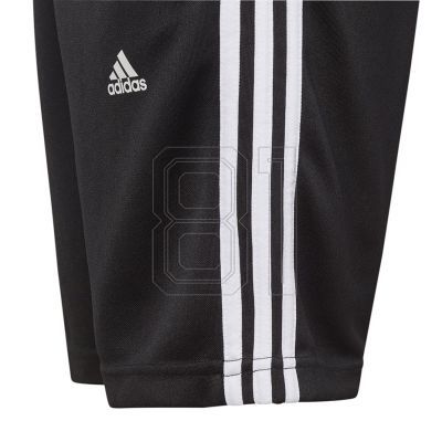 6. Adidas Designed 2 Move 3-Streifen Shorts Jr HI6833
