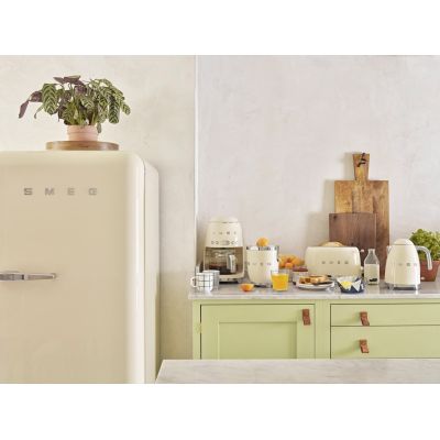 11. SMEG Toaster (TSF03CREU) creme