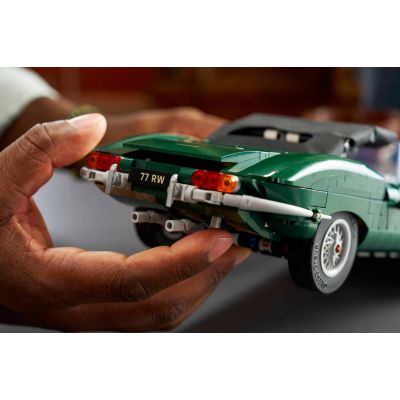 11. LEGO Icons 11381 – Jaguar E-Type