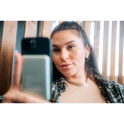 6. Verbatim Charge 'n' Go Lithium-Polymer-Akku (LiPo) 10000 mAh, kabellos aufladbar, Grün