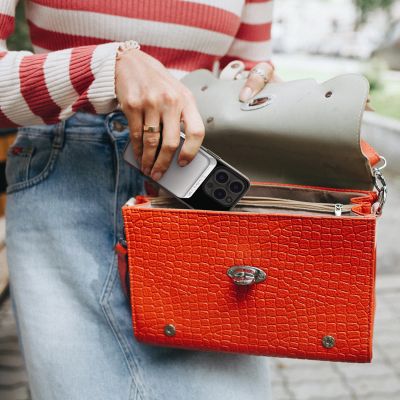 17. Powerbank Wozinsky WLWP-10KA0Y3WS 22,5W PD Qi2 10000 mAh, mit Ständer, 1x USB-A, 1x USB-C - weiß