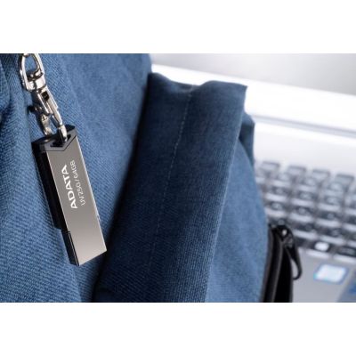 6. USB-Stick ADATA UV250 AUV250-32G-RBK (32 GB; USB 2.0; silber)