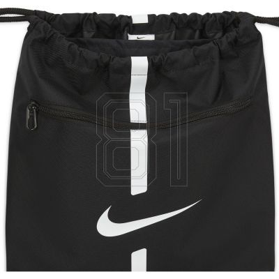 4. Nike Academy DA5435-010 Tasche