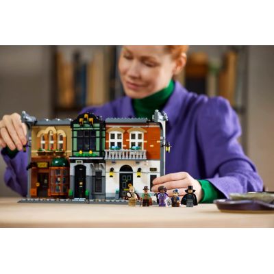 12. LEGO ICONS 10351 Sherlock Holmes: Bücherecke