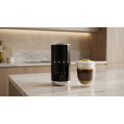 57. Smeg MFF02BLEU Milchaufschäumer/Wärmer, automatischer Milchaufschäumer/Wärmer, Schwarz
