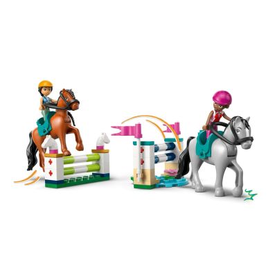 16. LEGO Friends 42688 – Stallungen und Reitschule
