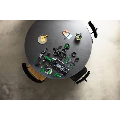 8. LEGO Technic 42240 - Aston Martin Aramco AMR25 Formel-1-Rennwagen