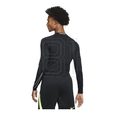 6. Nike Compression M DD1990-010 Long-Sleeve Thermal T-Shirt